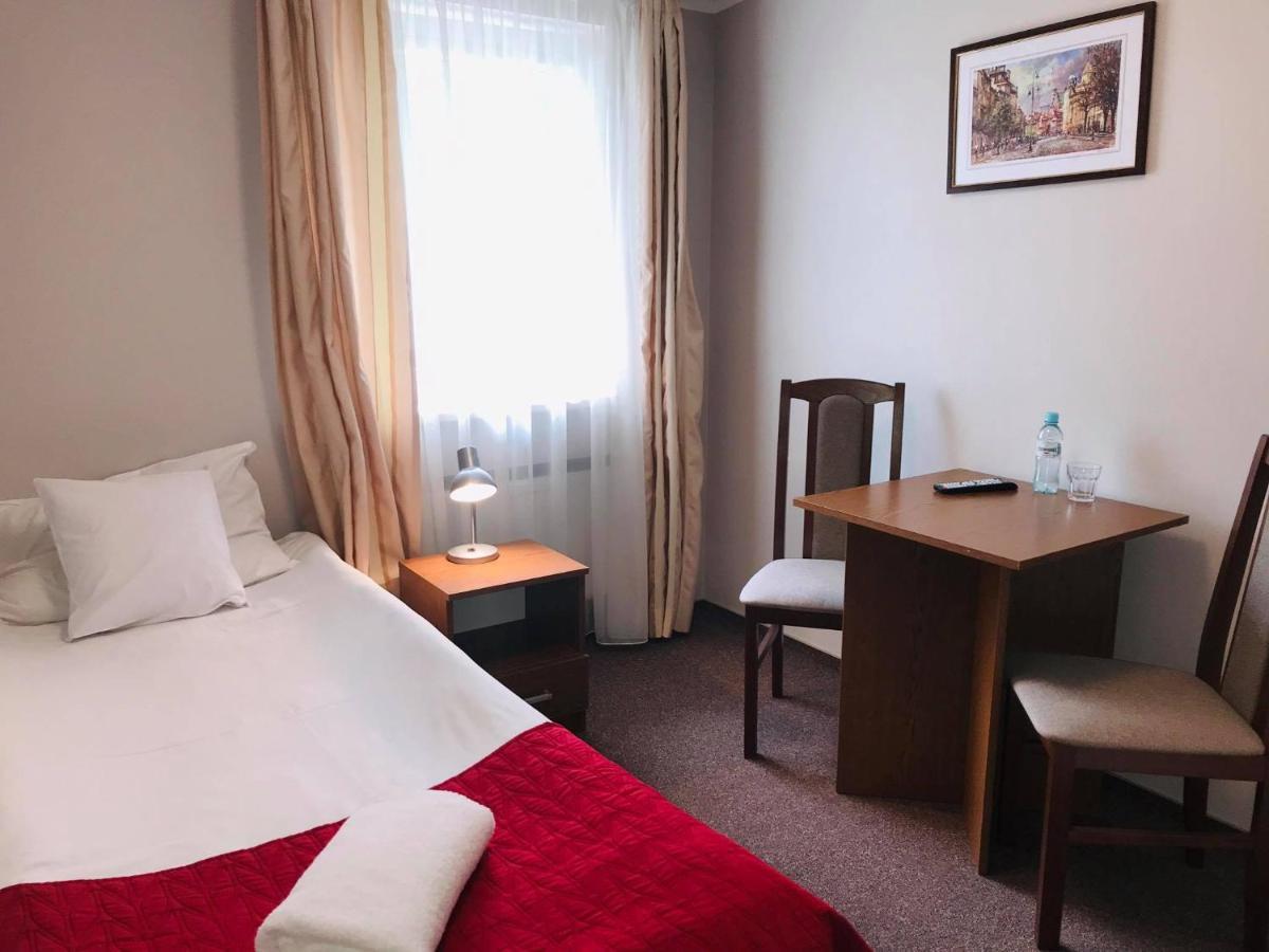 Astral Aparthotel Raszyn Ngoại thất bức ảnh