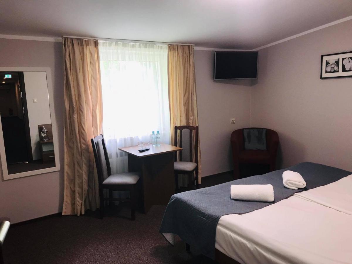 Astral Aparthotel Raszyn Ngoại thất bức ảnh