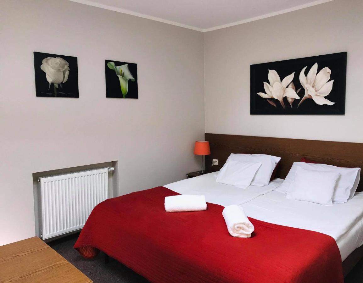 Astral Aparthotel Raszyn Ngoại thất bức ảnh