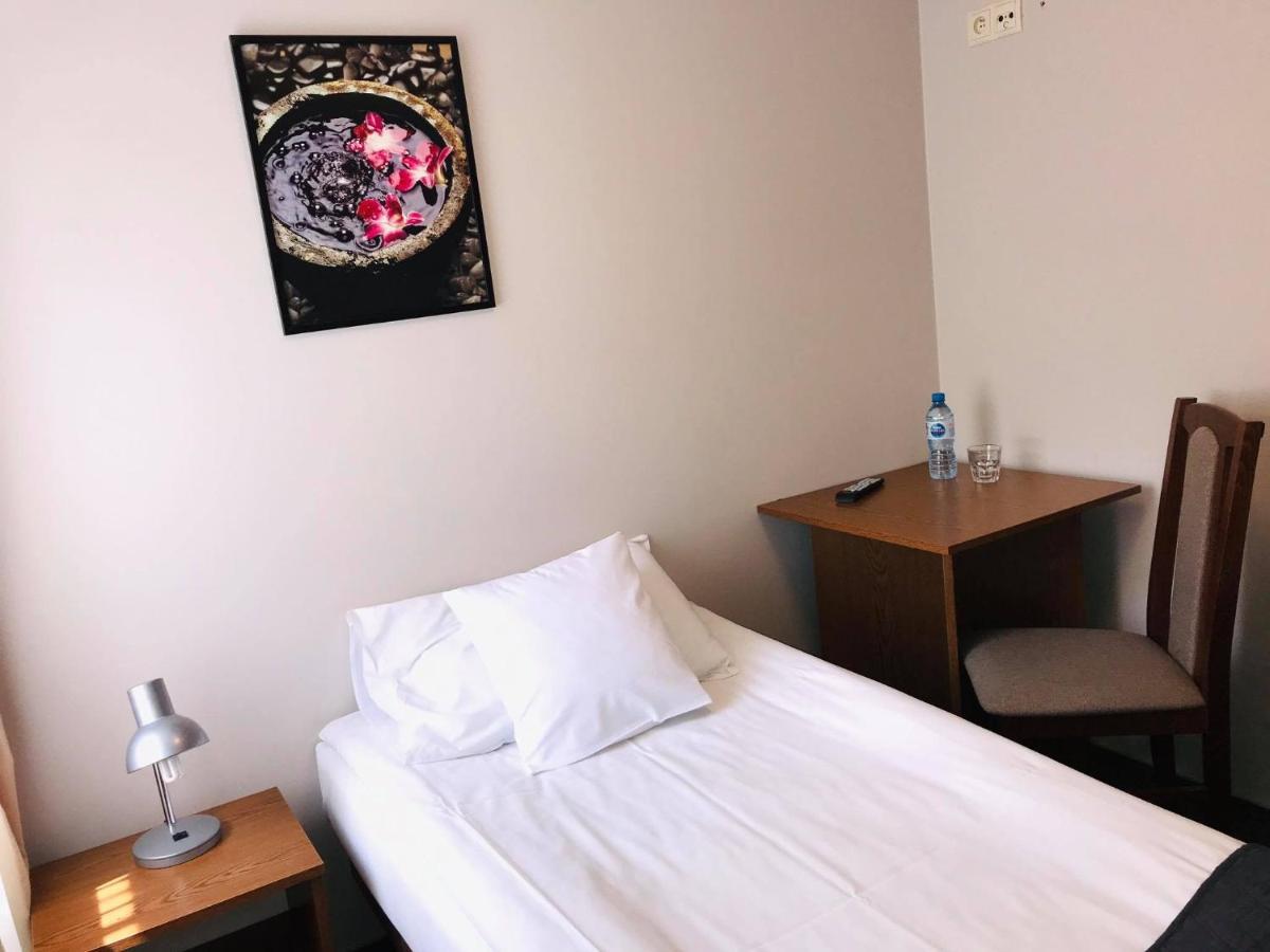 Astral Aparthotel Raszyn Ngoại thất bức ảnh