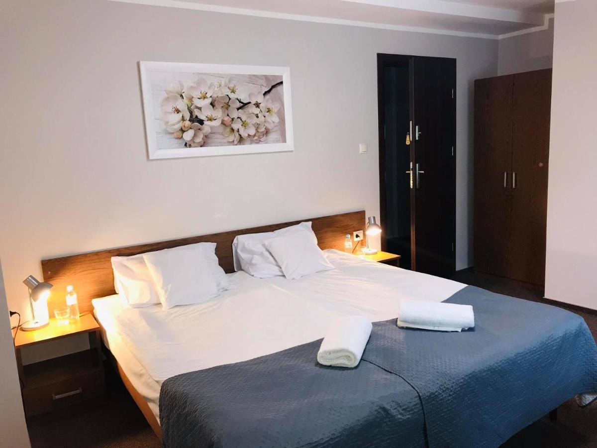 Astral Aparthotel Raszyn Ngoại thất bức ảnh