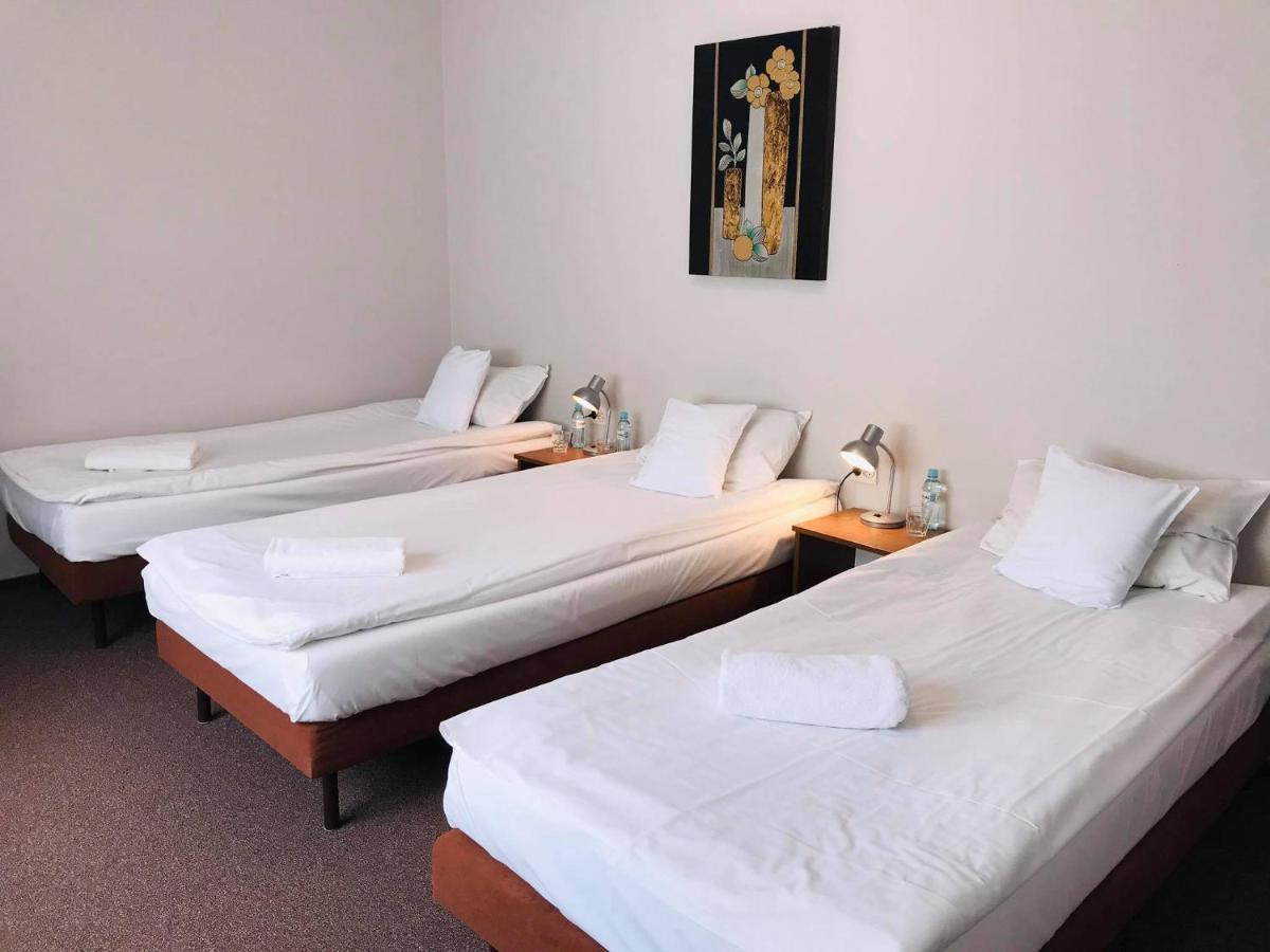 Astral Aparthotel Raszyn Ngoại thất bức ảnh