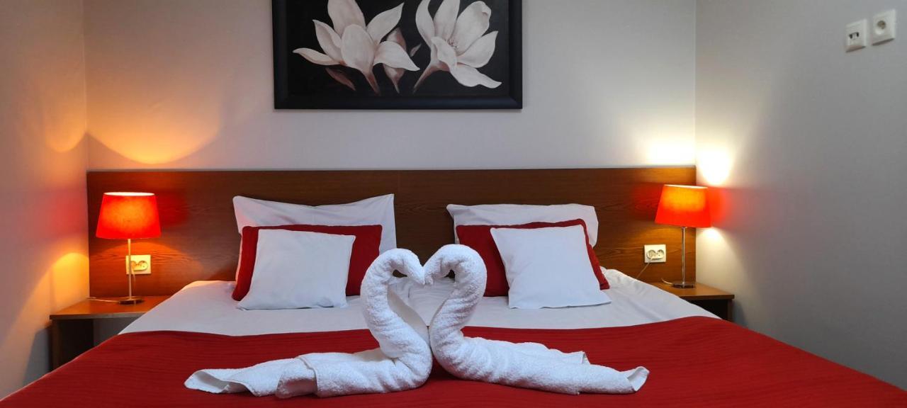 Astral Aparthotel Raszyn Ngoại thất bức ảnh