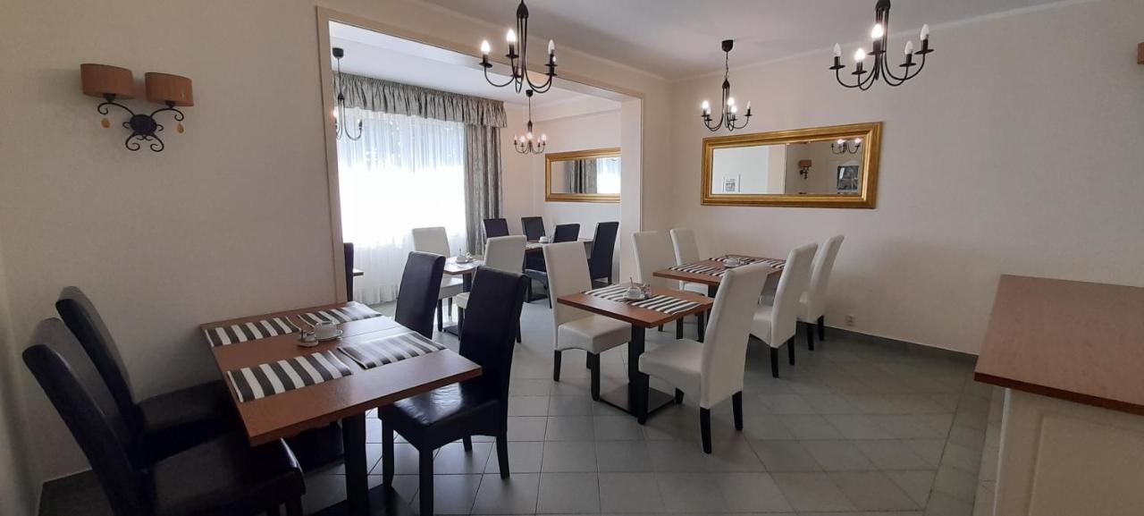 Astral Aparthotel Raszyn Ngoại thất bức ảnh