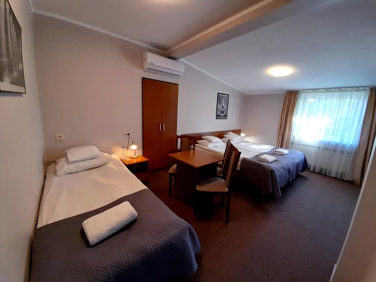 Astral Aparthotel Raszyn Ngoại thất bức ảnh