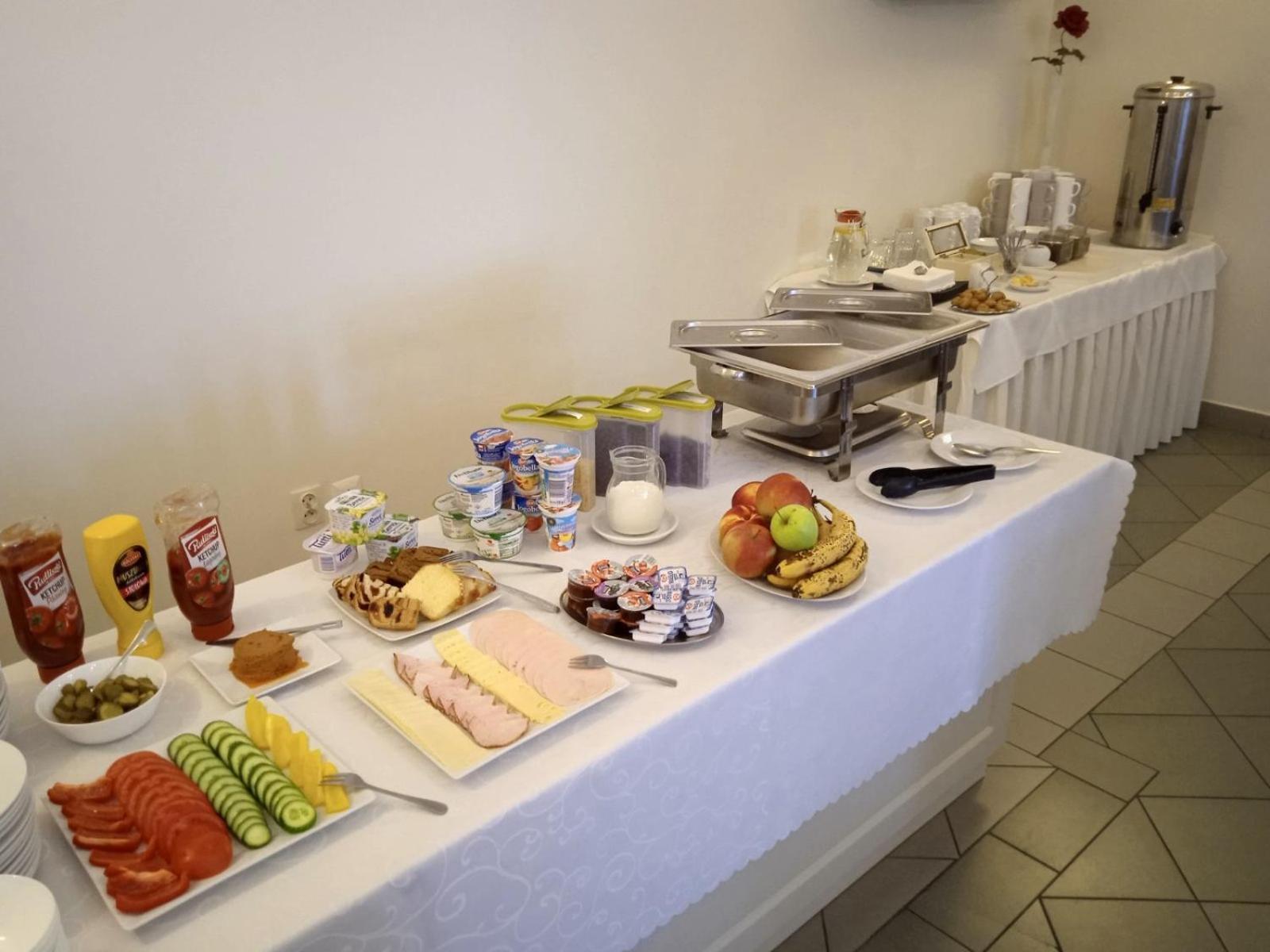 Astral Aparthotel Raszyn Ngoại thất bức ảnh